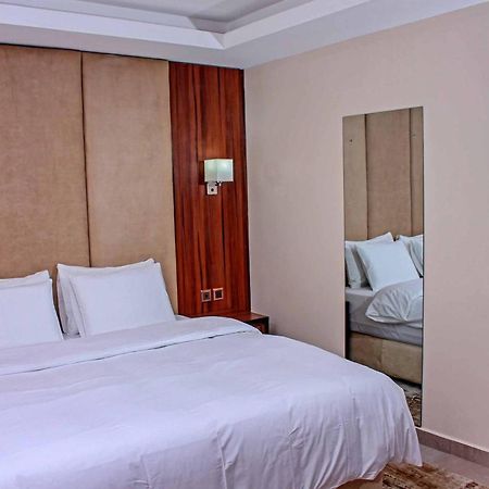 Joshesther Olive Hotel Ikeja Esterno foto