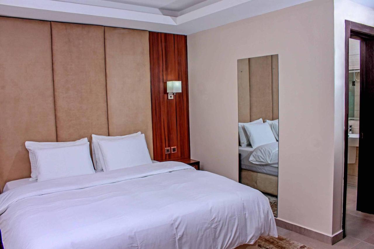 Joshesther Olive Hotel Ikeja Esterno foto